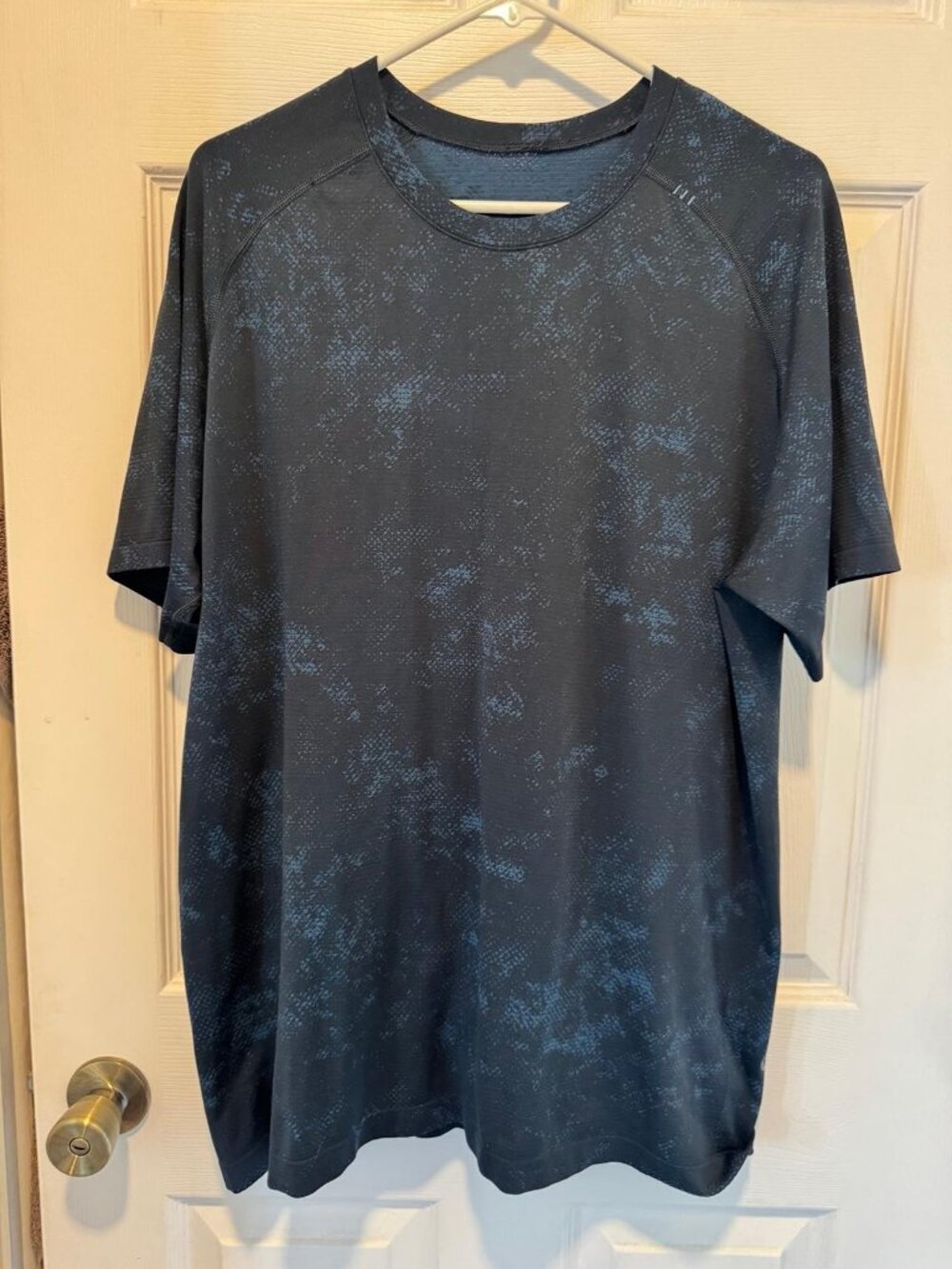 Lululemon Men's Swiftly Tech Short Sleeve Shirt Size XL Navy Blue